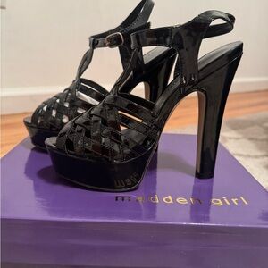 Madden Girl Black Strappy Heels Sz 6 Never Worn